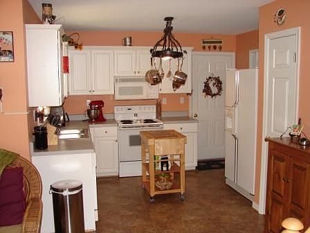Spacious Eat-in Kitchen