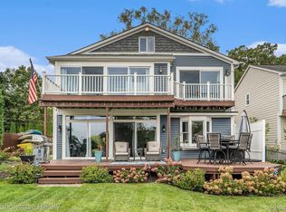 2734 Wabum Rd, White Lake, MI 48386