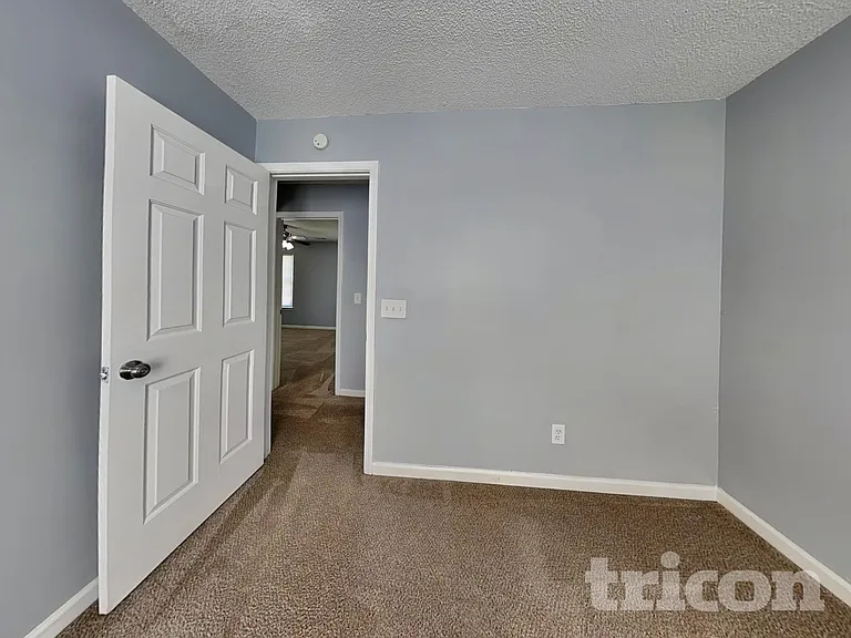 245 Longview Dr — Photo 9