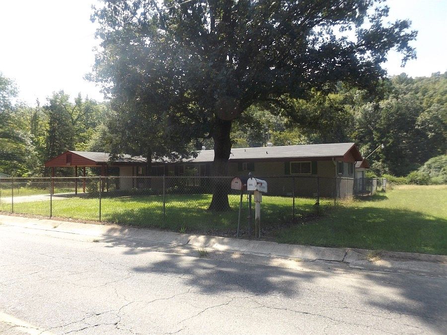 2nd image of 886 Ridgeway St