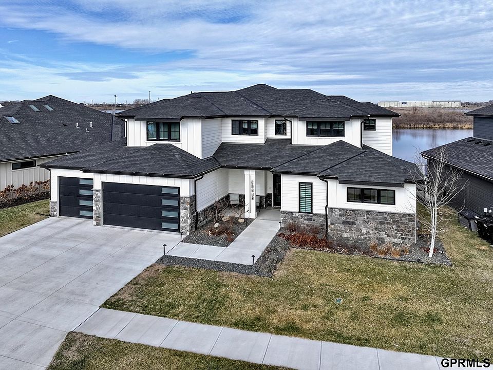 1st image of 28420 Laurel Cir