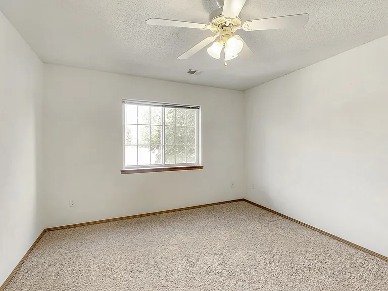 Platinum Valley Apartments — Photo 60