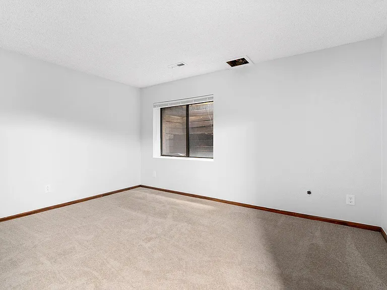 551 W Crestline Cir #9D2 — Photo 8