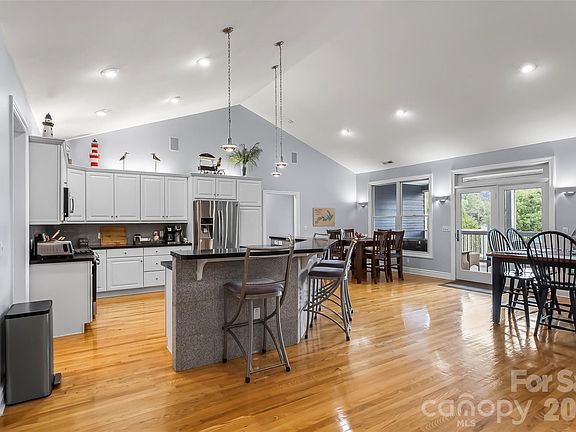 3rd image of 705 Waters Edge Dr
