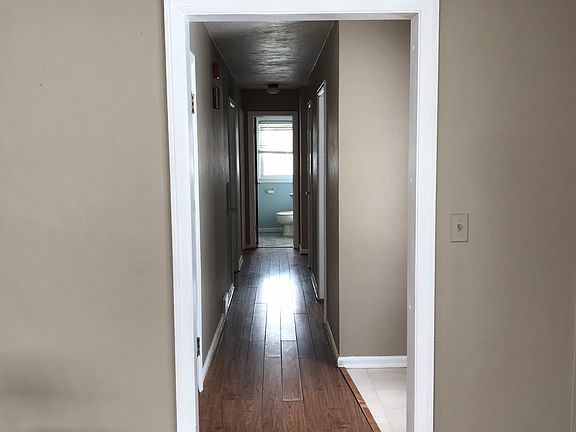 5th image of 140 SE Cherry Ave