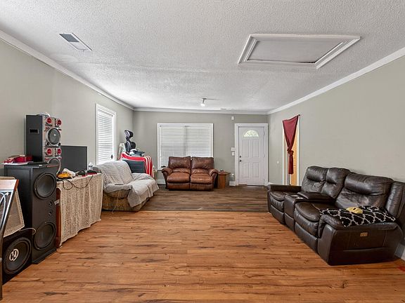 5th image of 1002 Eastman St