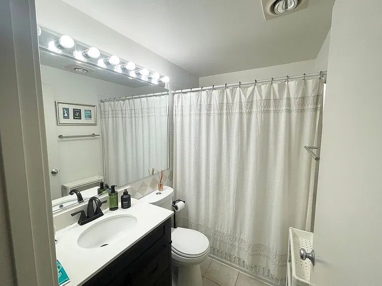 2432 Dexter Ave N #200 — Photo 12