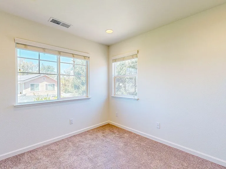 642 Acacia Ln — Photo 37
