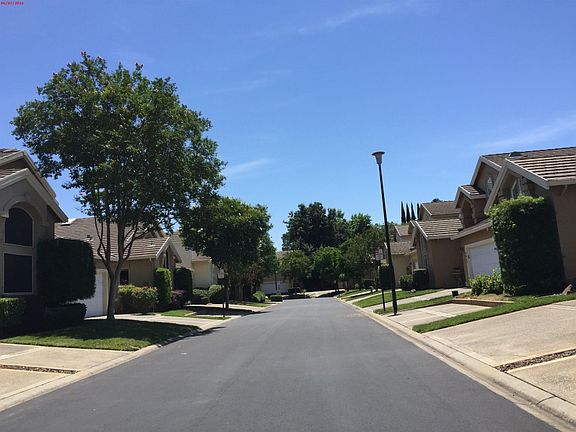 4th image of 2426 Fallwater Ln