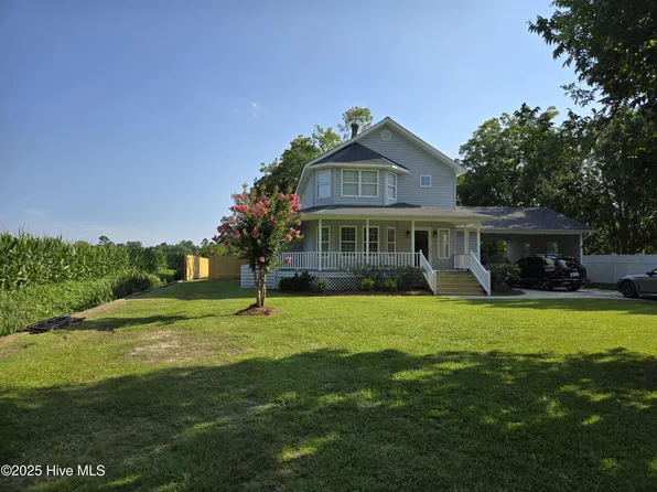 121 Schley Avenue, Lake Waccamaw, NC 28450