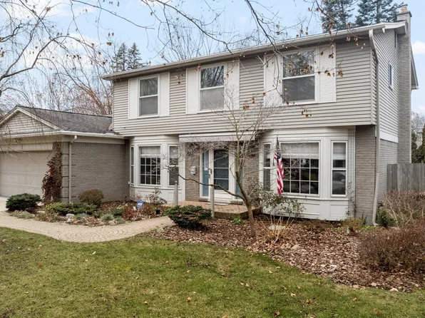 2903 N Baylis Dr, Ann Arbor, MI 48108