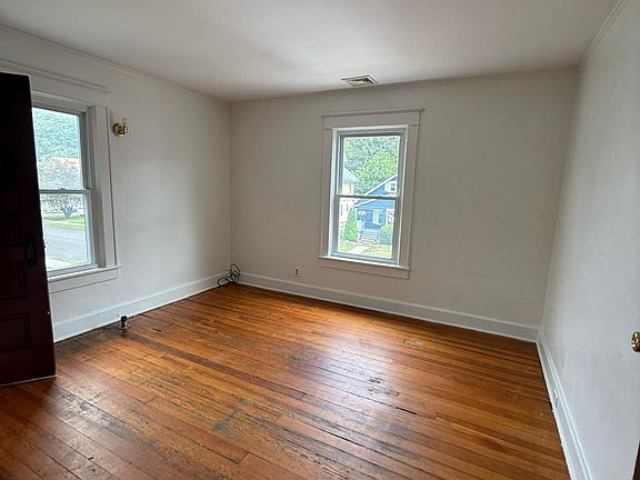 4th image of 89 Beattie Ave #2