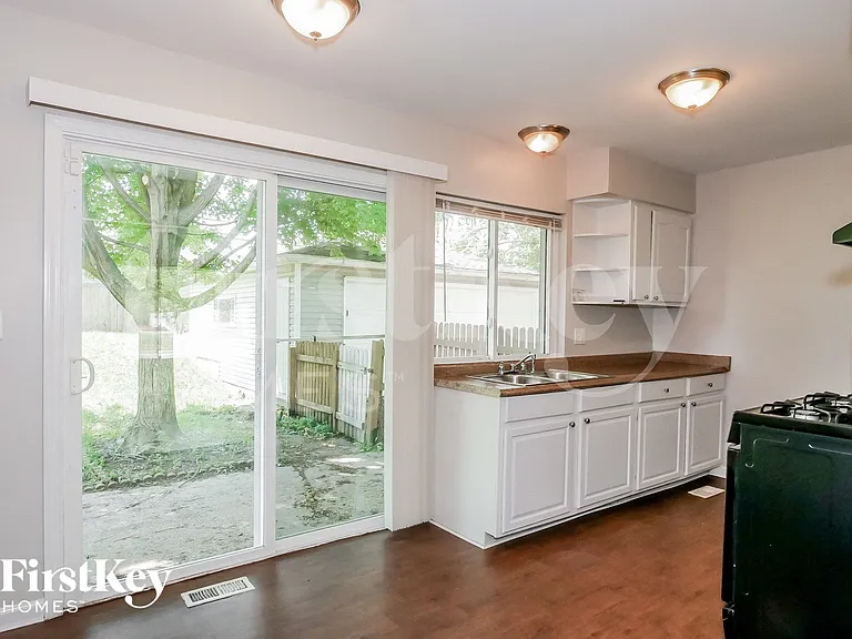 221 Rockhurst Rd — Photo 6