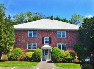 179 Thoreau St APT 7, Concord, MA 01742