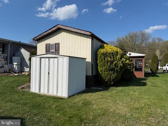 4th image of 512 Willow Ln