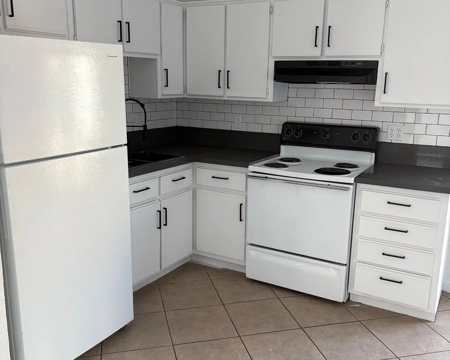 2 bed, 1.0 bath, 780 sqft, $1,195 — Photo 2