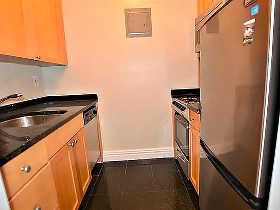 4th image of 166 2nd Ave APT 15M