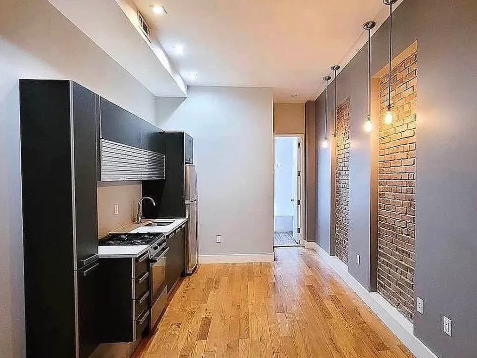 321 Putnam Ave #3R