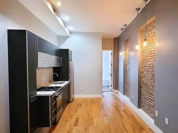 321 Putnam Avenue image 1 of 11