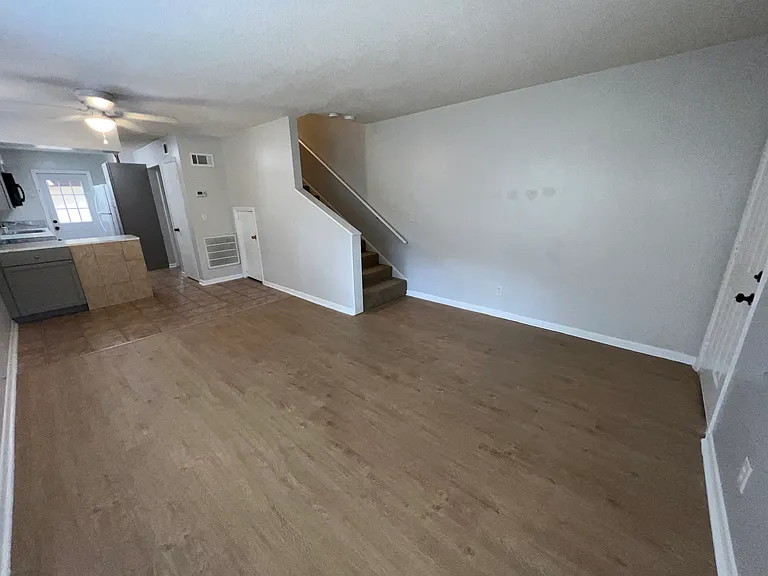 815 2nd St #A — Photo 36
