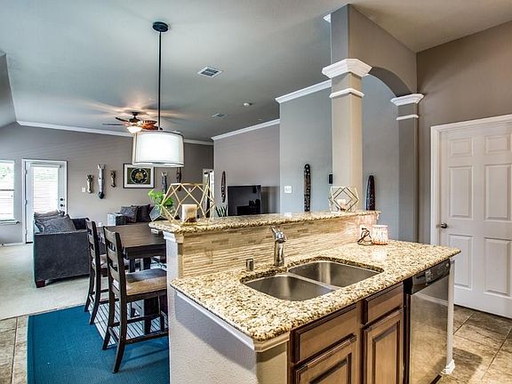 5th image of 921 Mangrove Dr