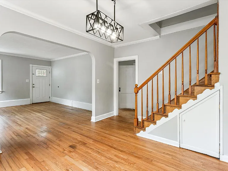 2913 Sir Walter Ln — Photo 6