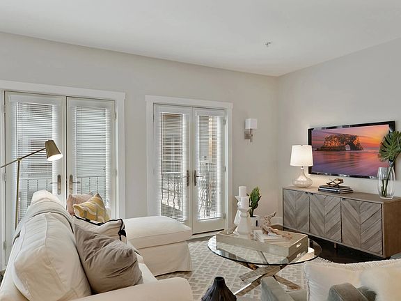 5th image of 2309 Lyndale Ave S Unit 301