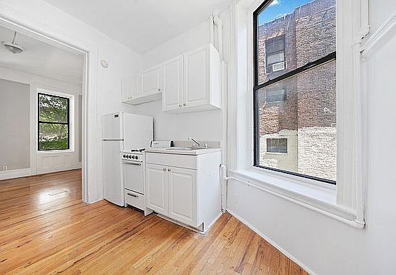 5th image of 233 E 77th St #7R