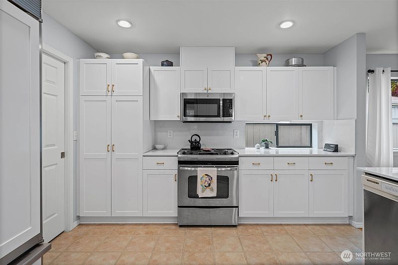 3rd image of 5305 N Frace Street