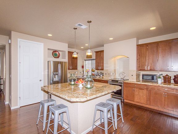3rd image of 7487 Mountain Spruce Dr