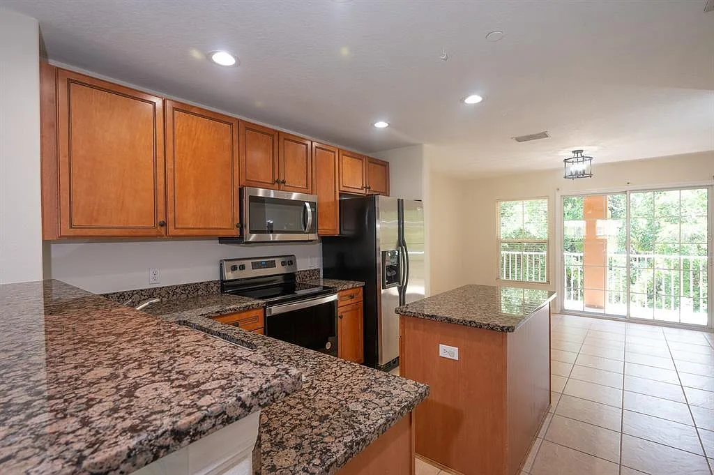 2 bed, 2.5 bath, 1092 sqft, $2,000 — Photo 3