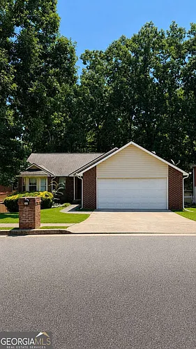 202 Oakwood Cir Photo 1