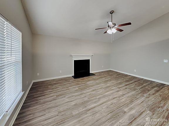 4th image of 124 Legend Oaks Dr