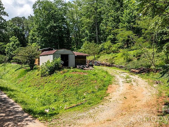 3rd image of 250 Eplee Ln
