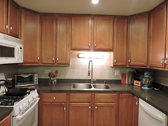 5th image of 17204 71st Ct #9