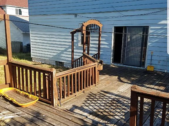 3rd image of 18 Franklin St #1