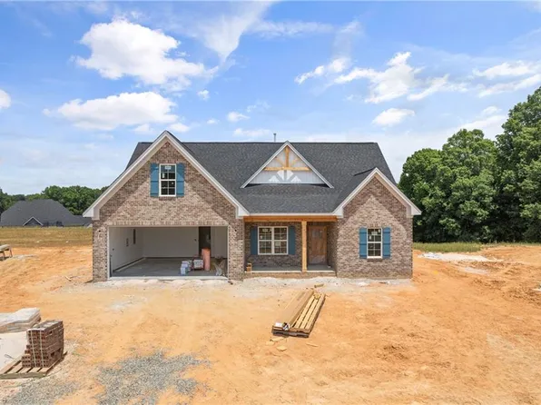 228 Avian Ln, Winston Salem, NC 27127