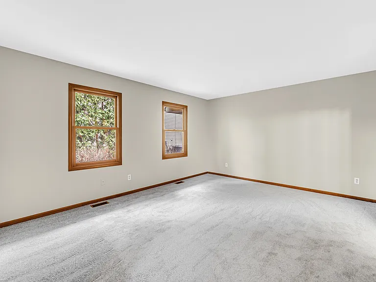2420 Harbor Ct — Photo 12