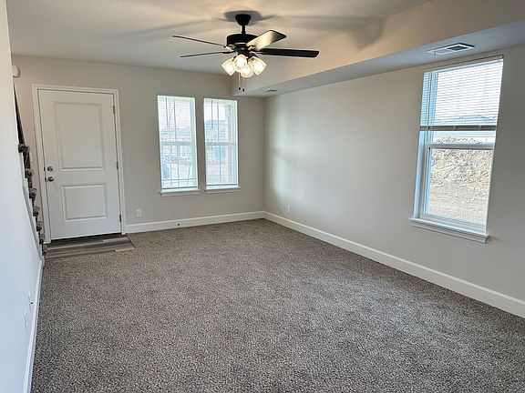 5th image of 301 SE Rose Garden Ln