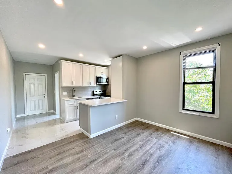 467 Grandview Ave #2L — Photo 3