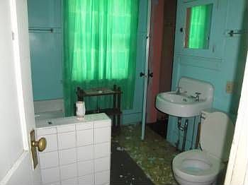 2nd image of 225 W Baker St