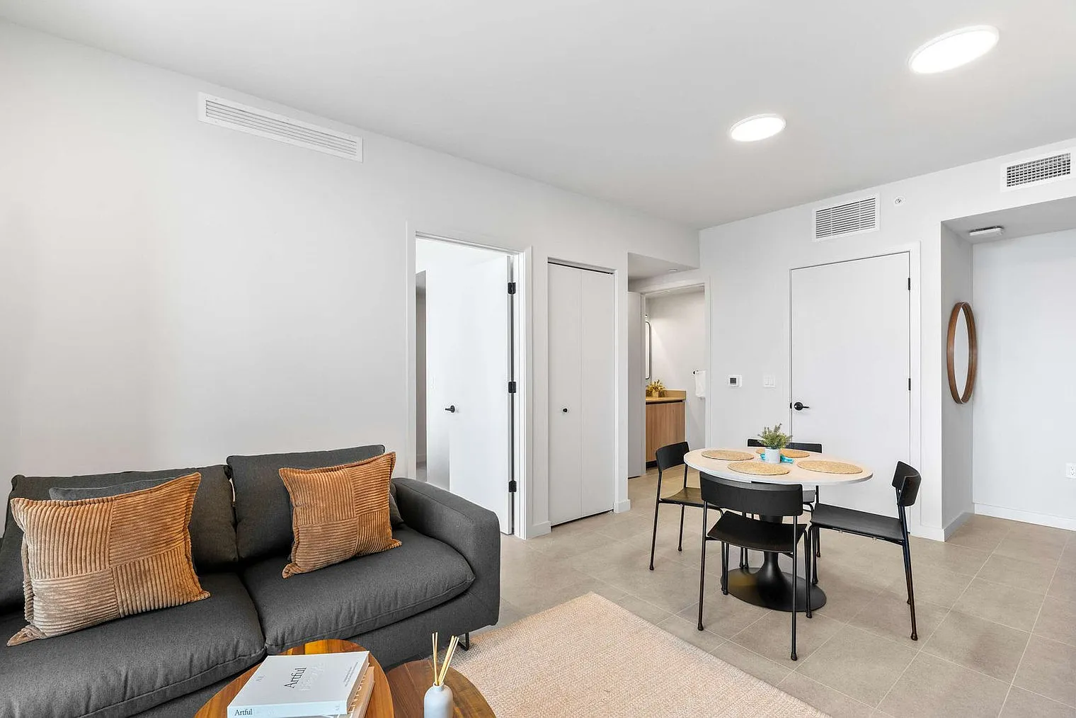 1 bed, 1.0 bath, 581 sqft, $2,707 — Photo 3