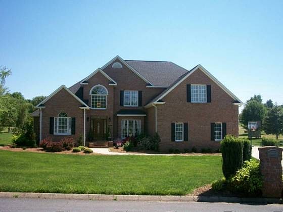 1st image of 2425 Birdie Ln NE