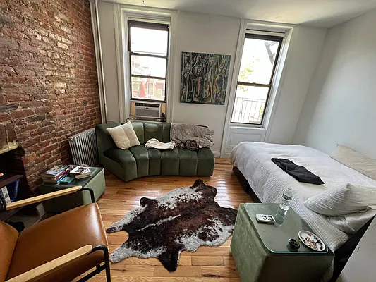 Rented by Delmark Realty LLC | media 3