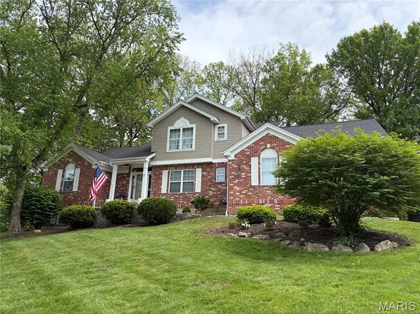 2 Forest Park Cir, Lake Saint Louis, MO 63367