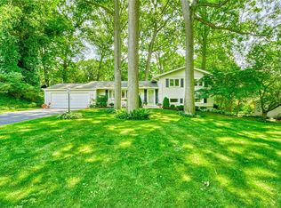 8 Kimberly Rd, Pittsford, NY 14534