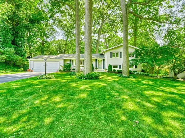 8 Kimberly Rd, Pittsford, NY 14534