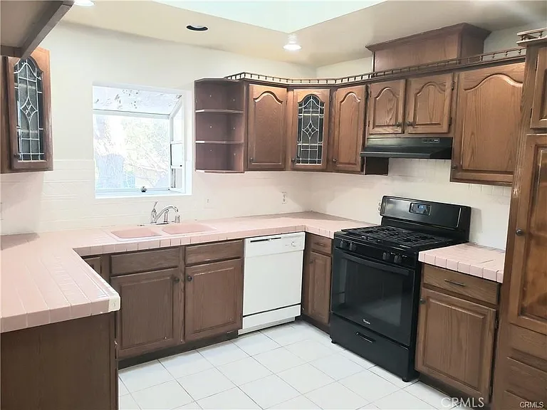 148 W Highland Ave — Photo 6