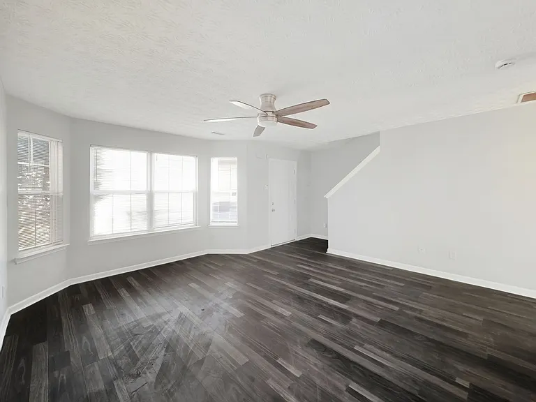 5539 Pineridge Ct — Photo 4