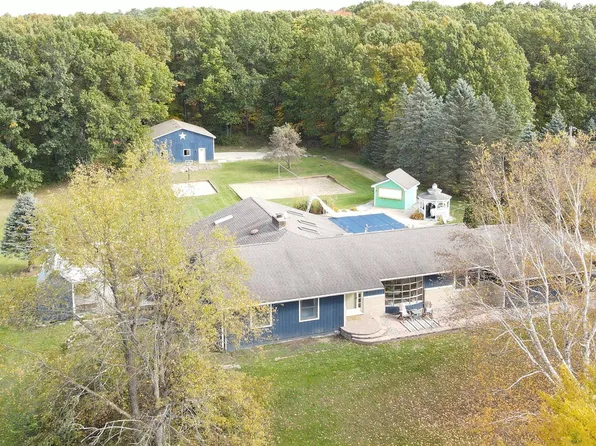 1060 Gould Ln, Ortonville, MI 48462